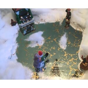 Dickens Keepsake Christmas Village Miscellaneous items.